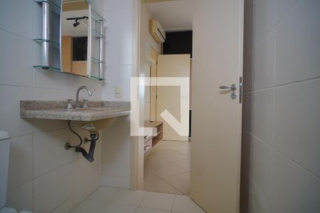 Apartamento para alugar com 248m², 3 quartos e 3 vagasBanheiro do Quarto 1