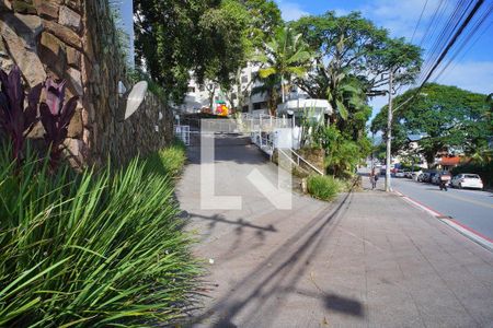 Apartamento para alugar com 248m², 3 quartos e 3 vagasVista da Rua