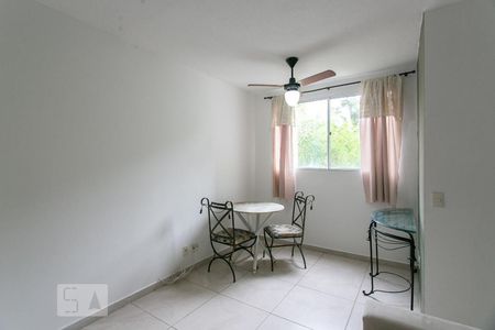 Sala de apartamento para alugar com 3 quartos, 53m² em Vargem Grande, Rio de Janeiro