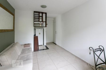 Sala de apartamento para alugar com 3 quartos, 53m² em Vargem Grande, Rio de Janeiro