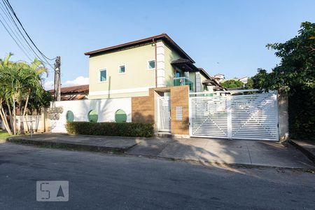 Casa à venda com 135m², 3 quartos e 1 vagaFachada