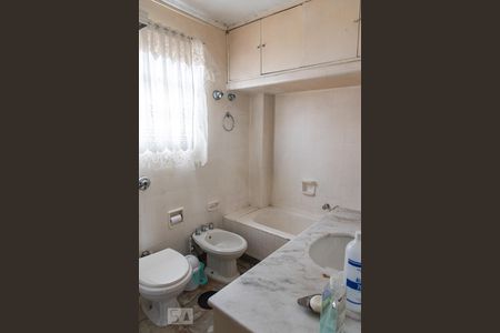 Banheiro da suíte de apartamento à venda com 2 quartos, 113m² em Aclimação, São Paulo
