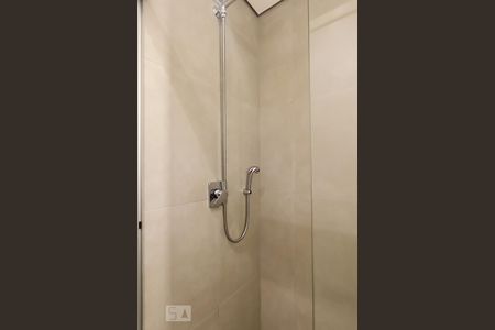 Banheiro suíte de apartamento para alugar com 1 quarto, 30m² em Alphaville Industrial, Barueri