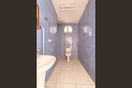 Casa para alugar com 130m², 3 quartos e 2 vagasBanheiro suíte 