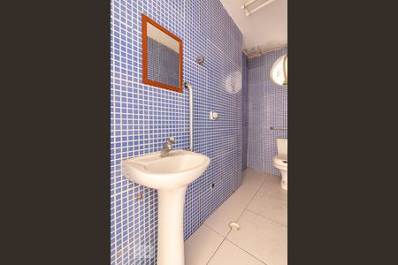 Casa para alugar com 130m², 3 quartos e 2 vagasBanheiro suíte 