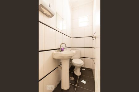 Casa para alugar com 130m², 3 quartos e 2 vagasBanheiro 