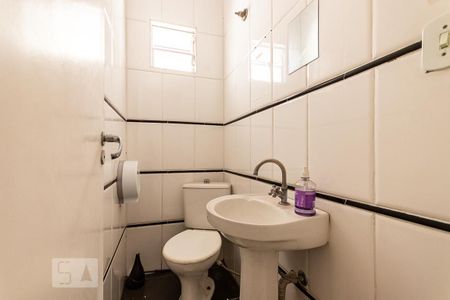 Casa para alugar com 130m², 3 quartos e 2 vagasBanheiro 