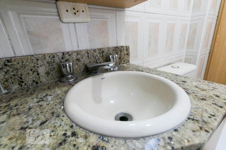 Apartamento à venda com 120m², 2 quartos e 2 vagasBanheiro da Suíte 1 - Pia