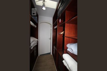 Casa para alugar com 800m², 4 quartos e 6 vagasCloset do Quarto 1