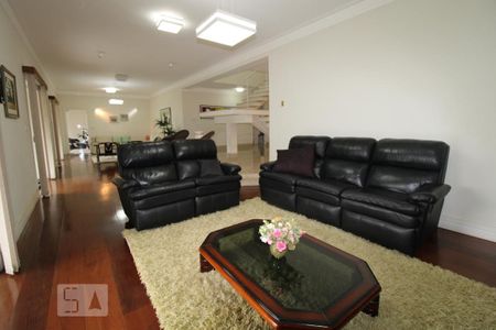 Casa para alugar com 800m², 4 quartos e 6 vagasSala