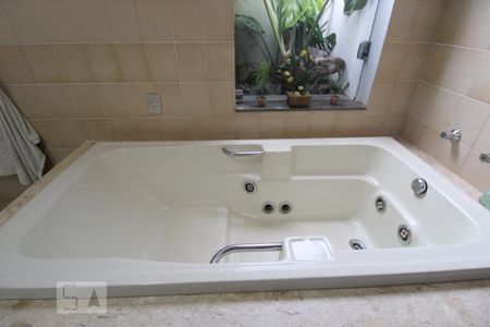 Casa para alugar com 800m², 4 quartos e 6 vagasBanheiro do Quarto 4