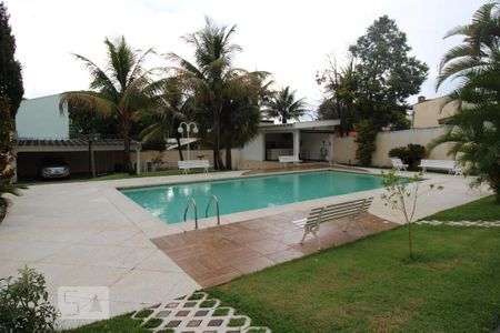 Casa para alugar com 800m², 4 quartos e 6 vagasPiscina