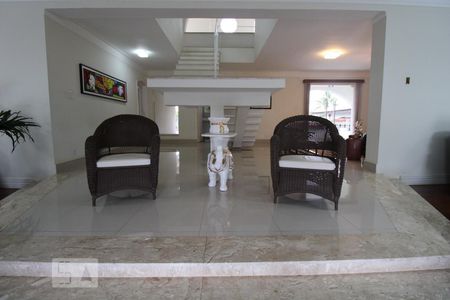 Casa para alugar com 800m², 4 quartos e 6 vagasSala