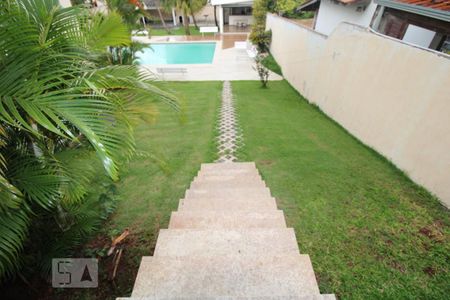 Casa para alugar com 800m², 4 quartos e 6 vagasEscada