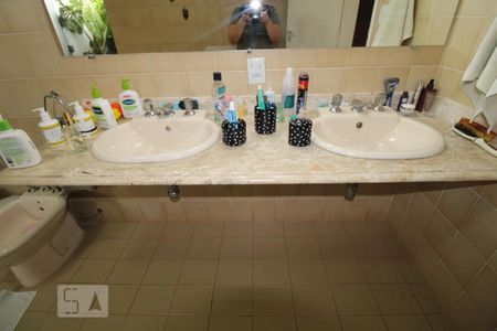 Casa para alugar com 800m², 4 quartos e 6 vagasBanheiro do Quarto 4