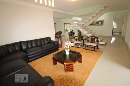 Casa para alugar com 800m², 4 quartos e 6 vagasSala