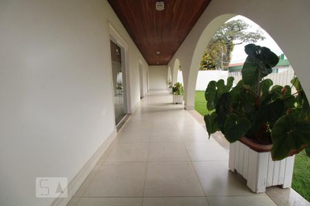 Casa para alugar com 800m², 4 quartos e 6 vagasGaragem (frente)