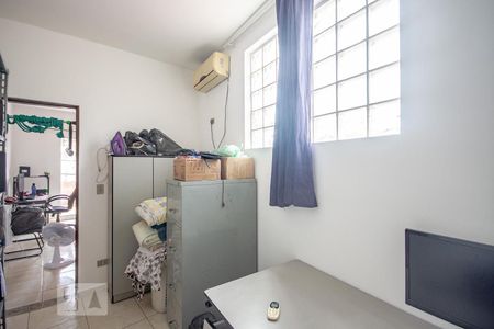 Casa à venda com 214m², 3 quartos e 2 vagasEscritório