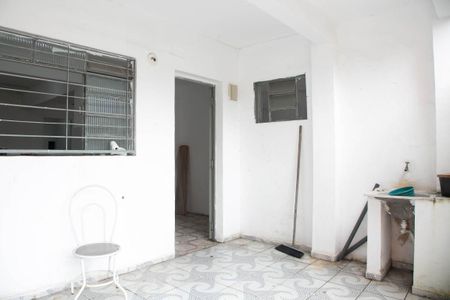 Casa à venda com 250m², 2 quartos e 4 vagasBanheiro da edicula