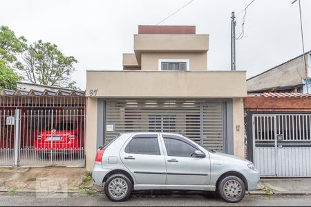 Casa à venda com 140m², 3 quartos e 2 vagas Casa à venda com 140m², 3 quartos e 2 vagasFachada