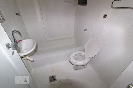 Banheiro de kitnet/studio para alugar com 1 quarto, 30m² em Flamengo, Rio de Janeiro