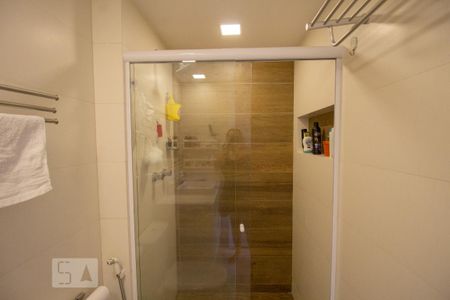 Apartamento à venda com 100m², 3 quartos e 2 vagas Apartamento à venda com 100m², 3 quartos e 2 vagasBanheiro da Suíte