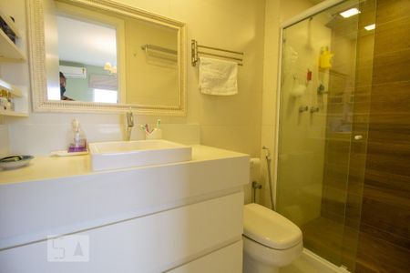 Apartamento à venda com 100m², 3 quartos e 2 vagas Apartamento à venda com 100m², 3 quartos e 2 vagasBanheiro da
