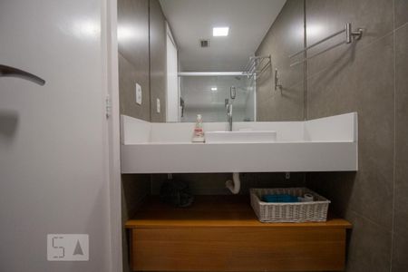 Apartamento à venda com 100m², 3 quartos e 2 vagas Apartamento à venda com 100m², 3 quartos e 2 vagasBanheiro Social