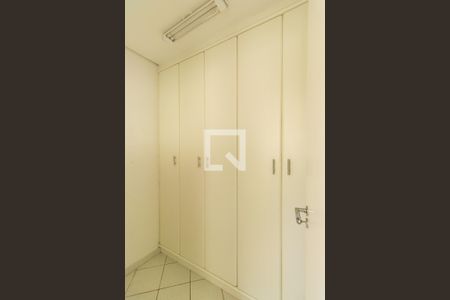 Casa de condomínio para alugar com 214m², 3 quartos e 5 vagas Casa de condomínio para alugar com 214m², 3 quartos e 5 vagasQuarto de Serviço