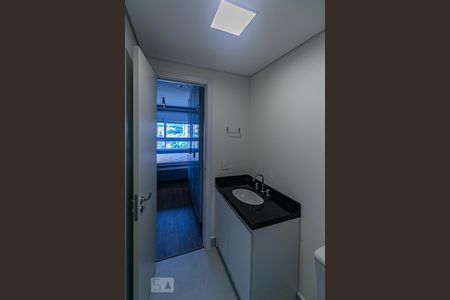 Banheiro de apartamento à venda com 1 quarto, 50m² em Jardim do Salso, Porto Alegre