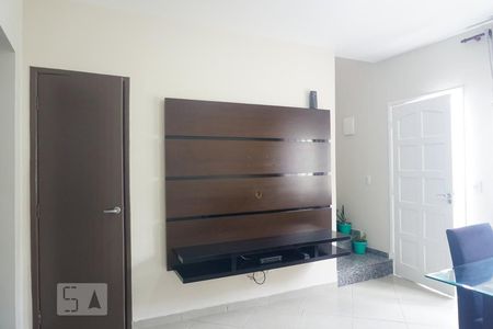 Sala de casa para alugar com 2 quartos, 70m² em Vila Paranagua, São Paulo