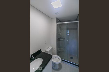 Banheiro de apartamento à venda com 1 quarto, 50m² em Jardim do Salso, Porto Alegre