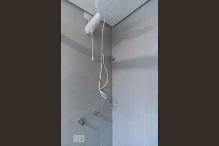 Banheiro de apartamento à venda com 1 quarto, 50m² em Jardim do Salso, Porto Alegre