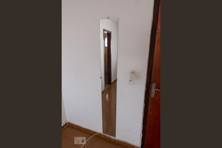 Detalhe da suite de apartamento para alugar com 2 quartos, 80m² em Setor Campinas, Goiânia