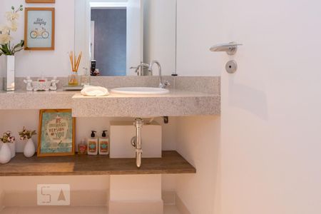 Lavabo de apartamento para alugar com 3 quartos, 97m² em Jardim das Acácias, São Paulo