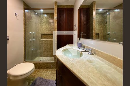 Apartamento à venda com 153m², 4 quartos e 1 vagaBanheiro social