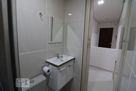Banheiro de apartamento à venda com 2 quartos, 47m² em Conjunto Habitacional Teotonio Vilela, São Paulo