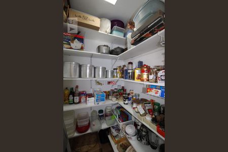 Casa de condomínio à venda com 400m², 3 quartos e 4 vagasDespensa