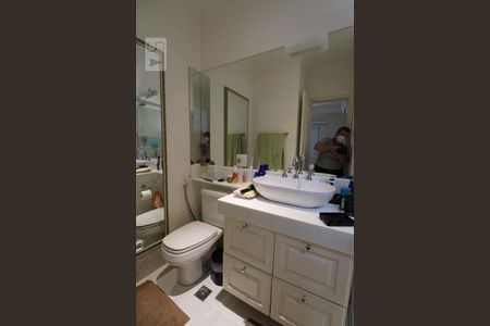 Casa de condomínio à venda com 400m², 3 quartos e 4 vagasBanheiro do Quarto 1 (suíte)