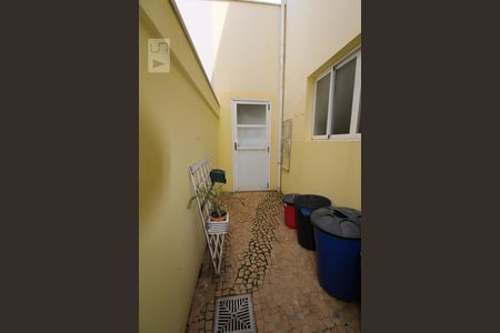 Casa de condomínio à venda com 400m², 3 quartos e 4 vagasCorredor externo