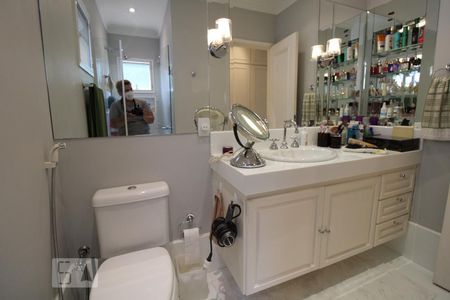 Casa de condomínio à venda com 400m², 3 quartos e 4 vagasBanheiro da suíte do Quarto 3 (suíte)