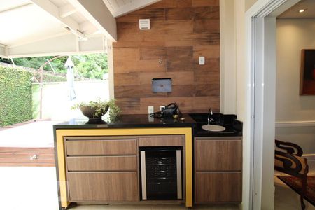 Casa de condomínio à venda com 400m², 3 quartos e 4 vagasQuintal