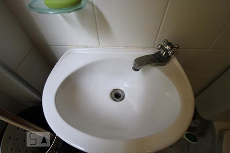 Casa de condomínio à venda com 400m², 3 quartos e 4 vagasBanheiro de Serviço