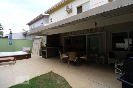 Casa de condomínio à venda com 400m², 3 quartos e 4 vagasQuintal