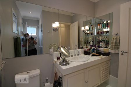 Casa de condomínio à venda com 400m², 3 quartos e 4 vagasBanheiro da suíte do Quarto 3 (suíte)