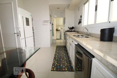 Casa de condomínio à venda com 400m², 3 quartos e 4 vagasCozinha