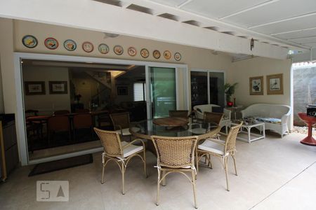 Casa de condomínio à venda com 400m², 3 quartos e 4 vagasQuintal