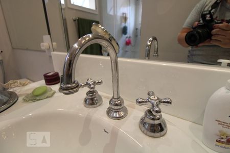 Casa de condomínio à venda com 400m², 3 quartos e 4 vagasBanheiro da suíte do Quarto 3 (suíte)