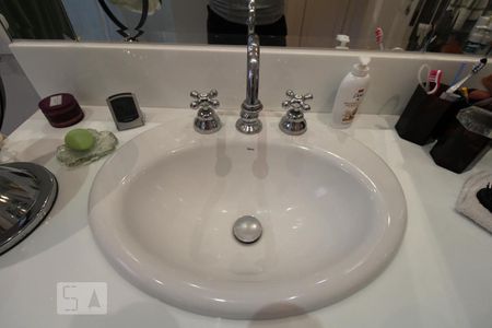 Casa de condomínio à venda com 400m², 3 quartos e 4 vagasBanheiro da suíte do Quarto 3 (suíte)