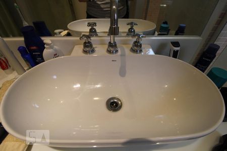 Casa de condomínio à venda com 400m², 3 quartos e 4 vagasBanheiro do Quarto 1 (suíte)